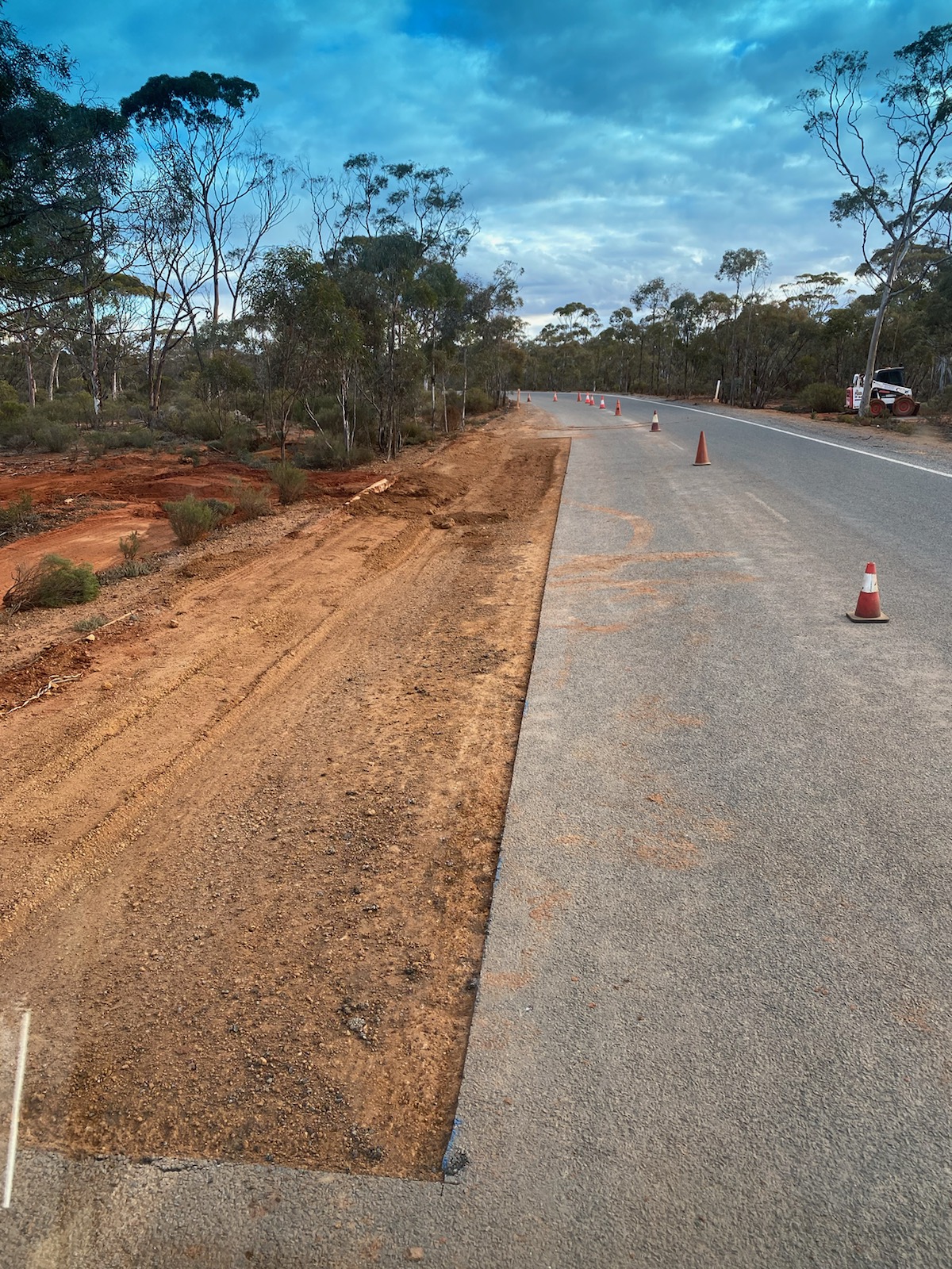 Phoenix Goldfields civil earthworks and road shoulder preparation in Goldfields WA